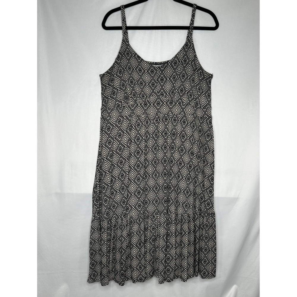 Torrid Women 4 Black White Geometric Diamond Print Tiered Midi Pocket Dress